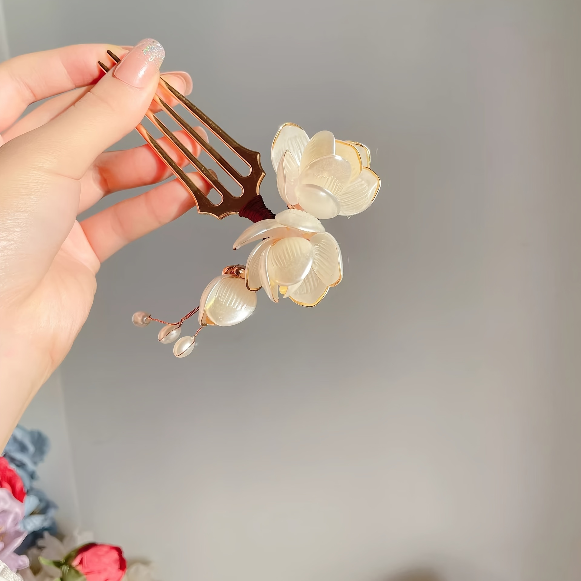 Supply Florist - Chinese Style Shell Magnolia Flower Hair